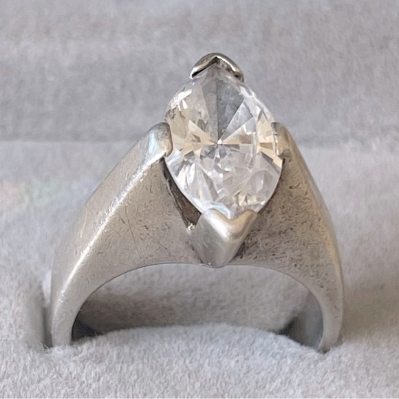 Jewelry - Silver ring cluster diamond